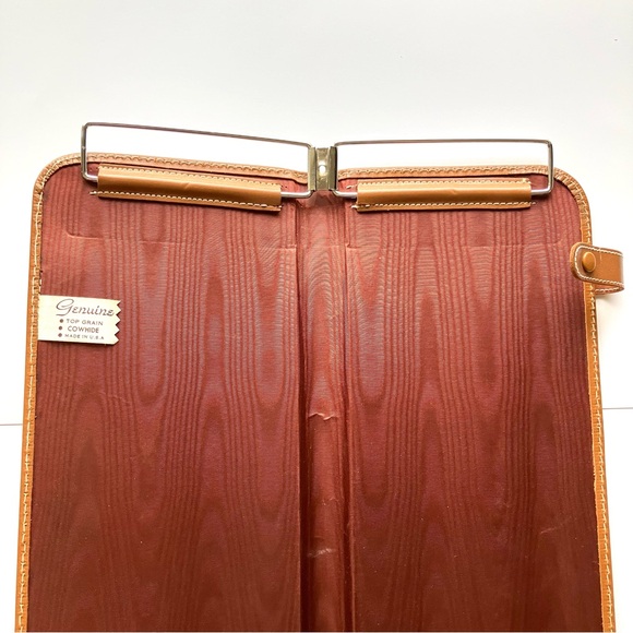 ๐Vintage Leather Tie Valet - Picture 6 of 9